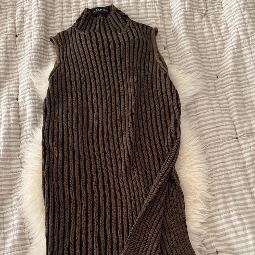 Rock & Republic Brown Sleeveless Turtleneck Sweater